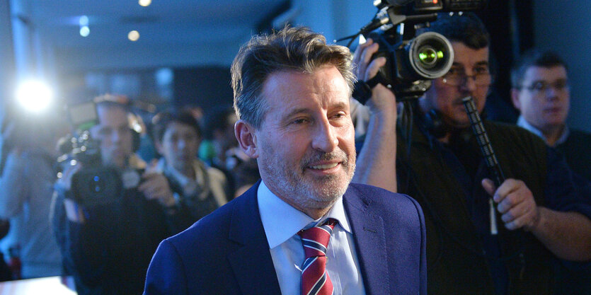 IAAF-Präsident Sebastian Coe vor Kameras