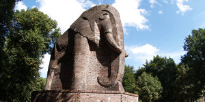 Backsteindenkmal in Form eines Elefanten