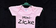 pinkes Kinder-T-Shirt mit der Aufschrift "Mini-Zicke"