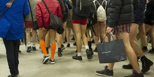 Menschen in der Berliner U-Bahn