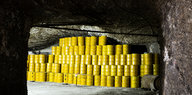 Viele gelbe mit Atommüll lagern im 500 Meter tief gelegenen Endlager Morsleben.