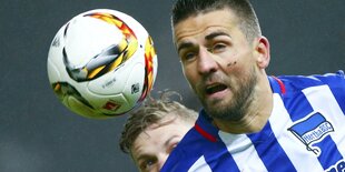 Herthaspieler Ibisevic am Ball