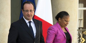 Hollande und Taubira vor dem Elyseepalast