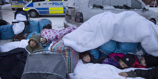 Syrische Flüchtlinge in der Nähe von Stockholm.