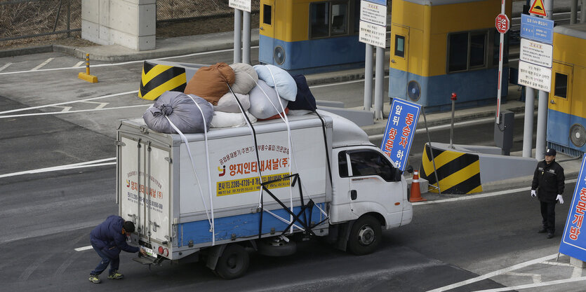 Südkoreanischer Lieferwagen an der Grenze zum Norden