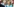 Angela Merkel lässt sich für ein Selfie mit einem Flüchtling fotografieren